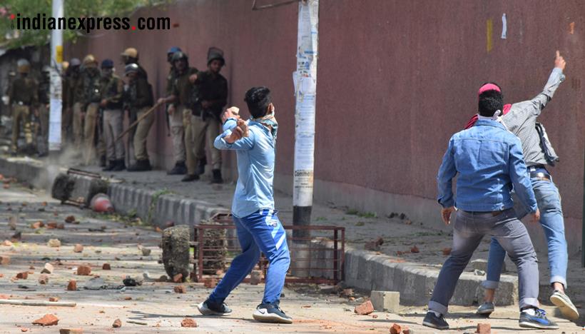 kashmir photos, srinagar protest images, stone pelting pictures, jammu kashmir images, j&k pics, kashmir encounter, anantnag, jk student protest, indian express