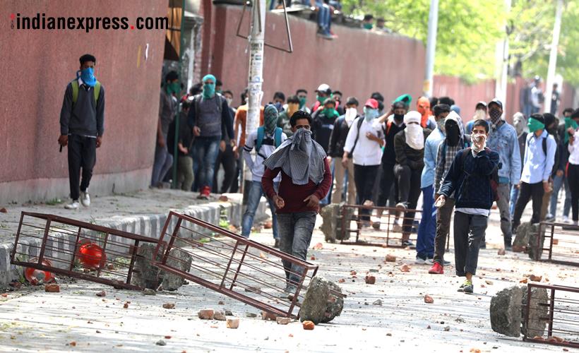 kashmir photos, srinagar protest images, stone pelting pictures, jammu kashmir images, j&k pics, kashmir encounter, anantnag, jk student protest, indian express