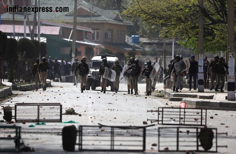 kashmir photos, srinagar protest images, stone pelting pictures, jammu kashmir images, j&k pics, kashmir encounter, anantnag, jk student protest, indian express