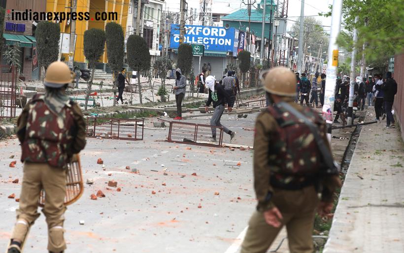 kashmir photos, srinagar protest images, stone pelting pictures, jammu kashmir images, j&k pics, kashmir encounter, anantnag, jk student protest, indian express