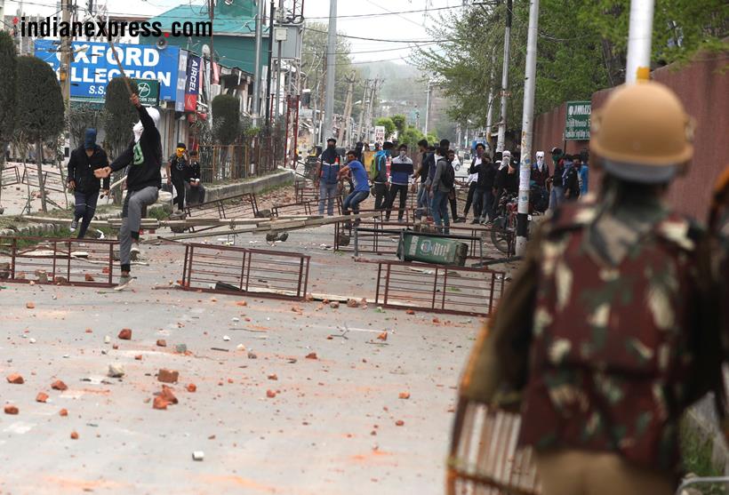 kashmir photos, srinagar protest images, stone pelting pictures, jammu kashmir images, j&k pics, kashmir encounter, anantnag, jk student protest, indian express