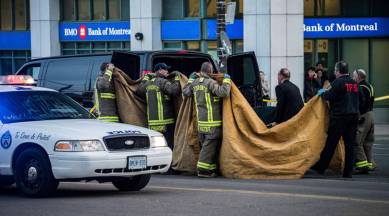 Toronto van attack leaves at least 10 dead