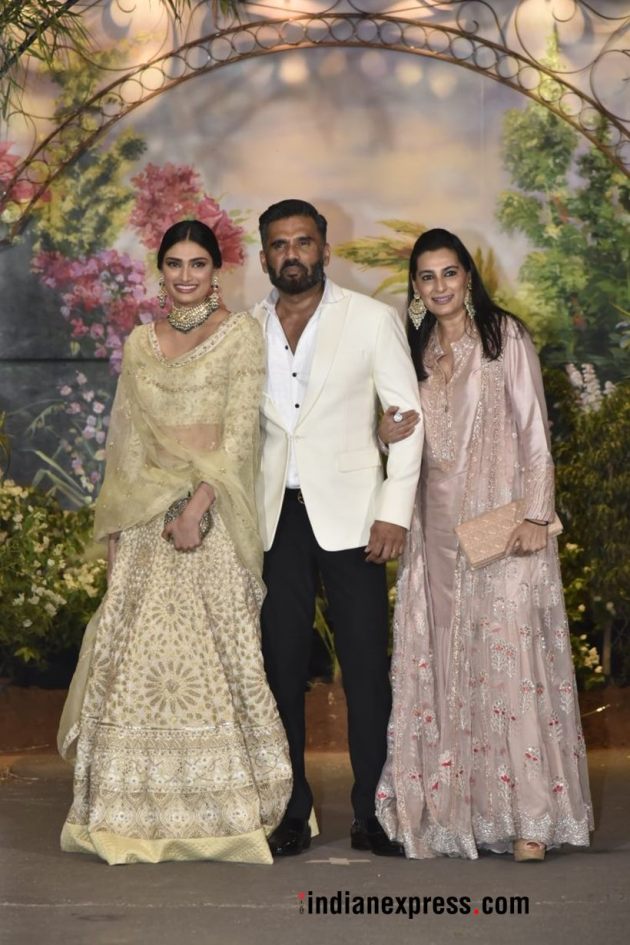 suniel shetty with mana and athiya shetty