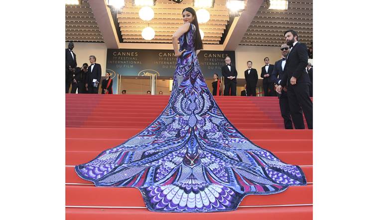 It Took 3,000 Hours To Make Aishwarya Rai's Butterfly Gown & The Internet  Is Mighty Impressed!