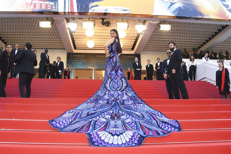Deepika Padukone To Aishwarya Rai: Bollywood Leading Ladies Slaying At  Cannes Red Carpet