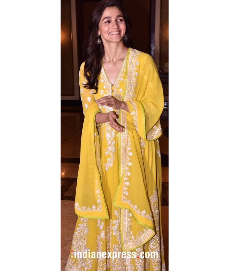 Alia Bhatt, Alia Bhatt Raazi, Alia Bhatt Raazi party photos, Alia Bhatt latest photos, Alia Bhatt fashion, Alia Bhatt Abu Jani Sandeep Khosla, Alia Bhatt ethnic fashion, indian express, indian express news