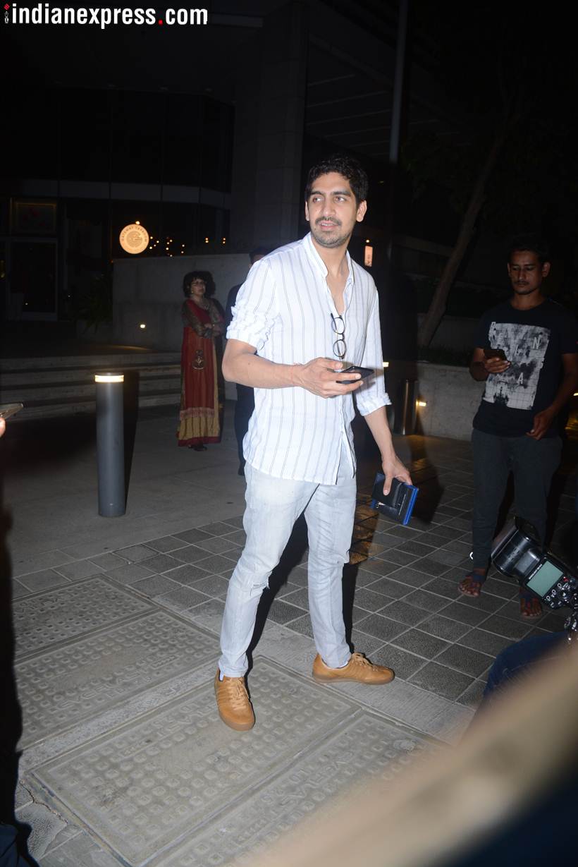ayan mukerji dinner with brahmastra team