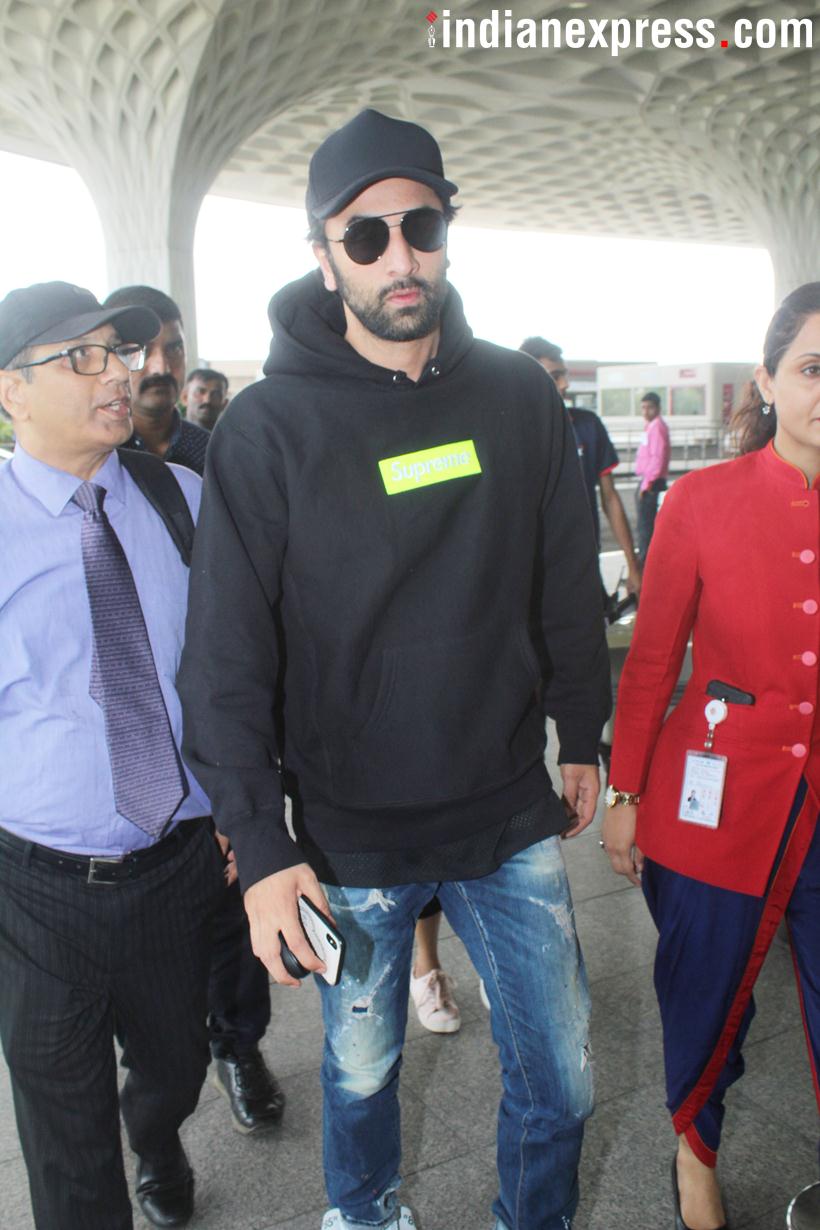 ranbir kapoor spotted at mumbai airport