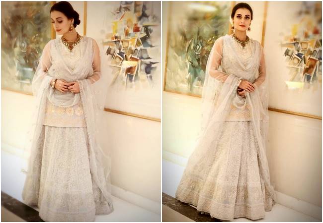 white wedding outfits, white ethnic wear, white ethnic outfits bollywood, bollywood wedding outfits, Sonam Kapoor, Anand Ahuja, Sonam Kapoor Anand Ahuja, Priyanka Chopra, manushi chhillar, Sonakshi Sinha, mahira khan, khushi kapoor, sara ali khan, malaika arora, karisma kapoor, yami gautam, esha gupta, dia mirza, athiya shetty, sonali bendre, celeb fashion, bollywood fashion, indian express, indian express news