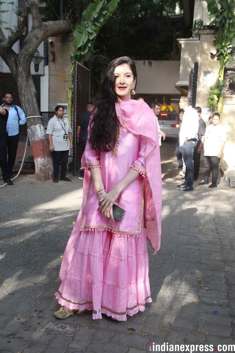 shanaya kapoor at sonam kapoor mehendi