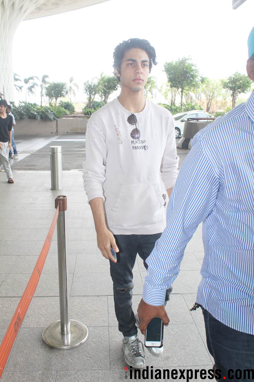 aaryan khan at airport