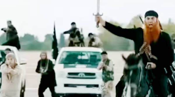 actors dressed as ISIS agent, actors as ISIS agent, isis dress up prank, isis agent prank, isis prank, indian express, indian express news