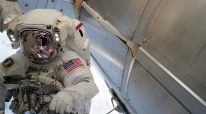 Army Astronaut goes to Turner Field, Article