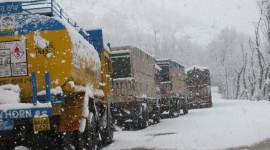 Jammu Kashmir snowfall, National Highway, Highway closed, kashmir weather news, jammu and Kashmir NH, traffic NH, Jammu and Kashmir News, Indian Express