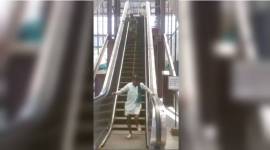 kanpur railway station Escalator_YB_759 Kanpur news, funny escalator video, funny Escalator video Kanpur railway station, Kanpur railway station, Kanpur railway station escalator inauguration, Indian express, Indian express trending