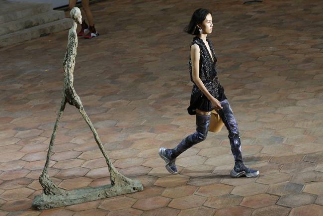 Louis Vuitton, Louis Vuitton latest fashion show, Louis Vuitton Fashion show France, Louis Vuitton Cruise show, Louis Vuitton Emma Stone show, indian express, indian express news