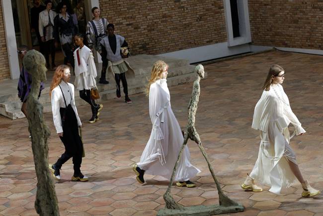 Louis Vuitton, Louis Vuitton latest fashion show, Louis Vuitton Fashion show France, Louis Vuitton Cruise show, Louis Vuitton Emma Stone show, indian express, indian express news