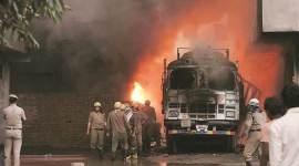 malviya nagar fire 2 – Copy – Copy Malviya Nagar, Malviya Nagar fire, Malviya Nagar illegal godown, khirki extension, delhi news, indian express