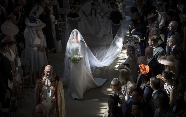 meghan markle, prince harry, royal wedding, royal wedding 2018, royal wedding photos, royal wedding images, meghan markle wedding photos, meghan markle wedding dress, harry meghan wedding pics,