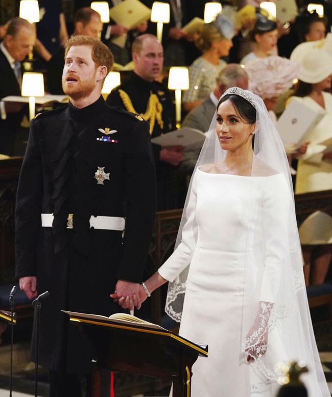 meghan markle, prince harry, royal wedding, royal wedding 2018, royal wedding photos, royal wedding images, meghan markle wedding photos, meghan markle wedding dress, harry meghan wedding pics,