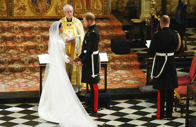 meghan markle, prince harry, royal wedding, royal wedding 2018, royal wedding photos, royal wedding images, meghan markle wedding photos, meghan markle wedding dress, harry meghan wedding pics,