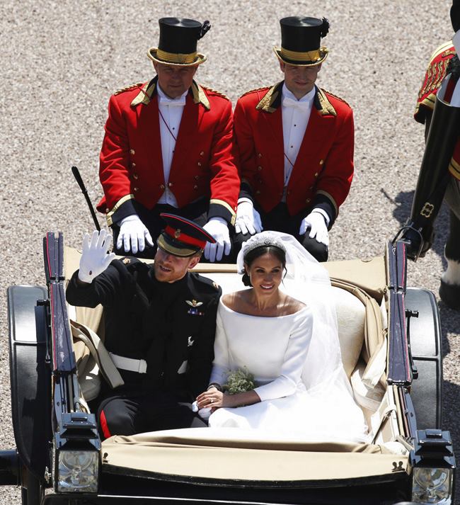meghan markle, prince harry, royal wedding, royal wedding 2018, royal wedding photos, royal wedding images, meghan markle wedding photos, meghan markle wedding dress, harry meghan wedding pics,