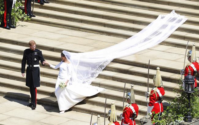 meghan markle, prince harry, royal wedding, royal wedding 2018, royal wedding photos, royal wedding images, meghan markle wedding photos, meghan markle wedding dress, harry meghan wedding pics,