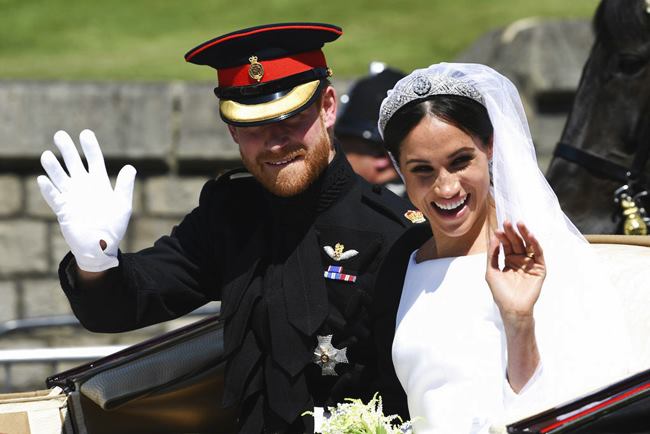 meghan markle, prince harry, royal wedding, royal wedding 2018, royal wedding photos, royal wedding images, meghan markle wedding photos, meghan markle wedding dress, harry meghan wedding pics,