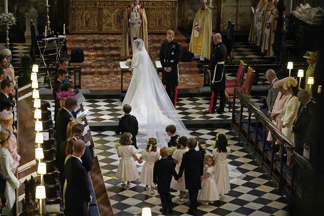 meghan markle, prince harry, royal wedding, royal wedding 2018, royal wedding photos, royal wedding images, meghan markle wedding photos, meghan markle wedding dress, harry meghan wedding pics,