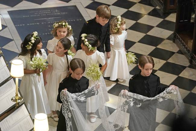 meghan markle, prince harry, royal wedding, royal wedding 2018, royal wedding photos, royal wedding images, meghan markle wedding photos, meghan markle wedding dress, harry meghan wedding pics,