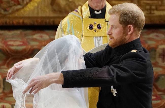 meghan markle, prince harry, royal wedding, royal wedding 2018, royal wedding photos, royal wedding images, meghan markle wedding photos, meghan markle wedding dress, harry meghan wedding pics,