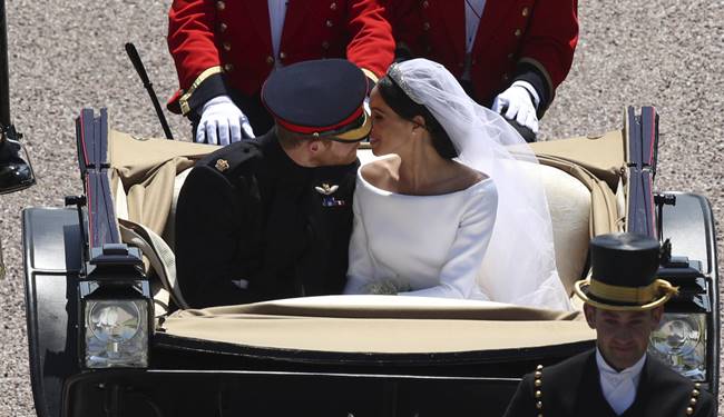 meghan markle, prince harry, royal wedding, royal wedding 2018, royal wedding photos, royal wedding images, meghan markle wedding photos, meghan markle wedding dress, harry meghan wedding pics,