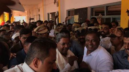 Choose between development and communalism, Siddaramaiah tells Badami voters