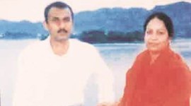 Sohrabuddin Shaikh and his wife Kausarbi.