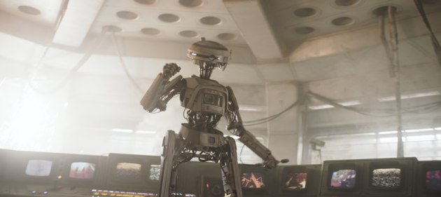 Phoebe Waller-Bridge is L3-37 in SOLO: A STAR WARS STORY.