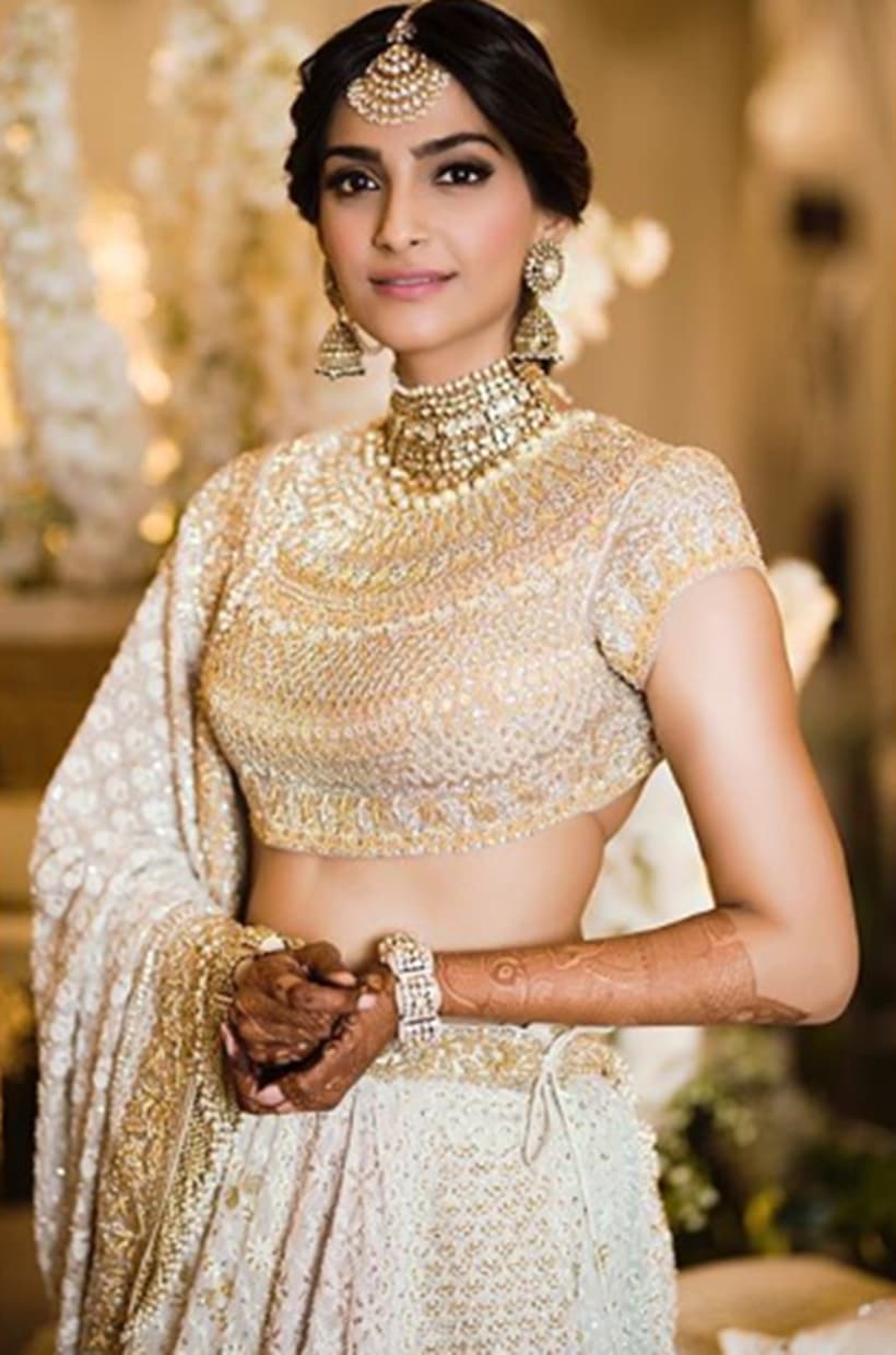 sonam kapoor at her mehendi