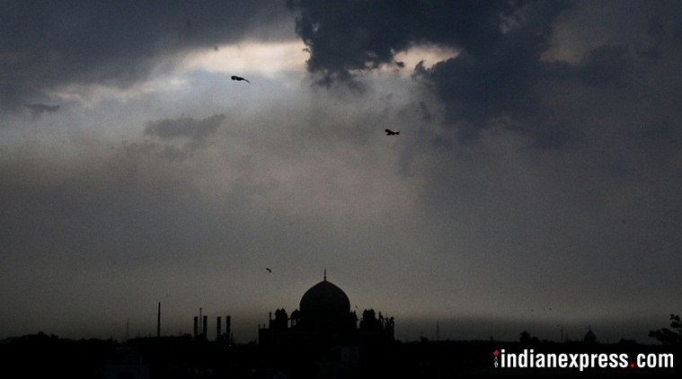 delhi weahter, dust storm delhi, delhi thunder storm, delhi weather, delhi rain, noida weather, gurgaon weather, indian express