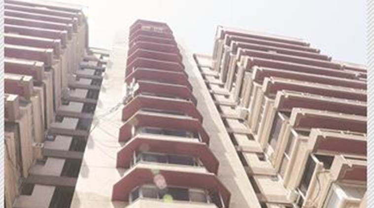 nariman point foreign national commits suicide, mumbai foreign national commits suicide, nariman point man jumps off buidling, man jumps off building