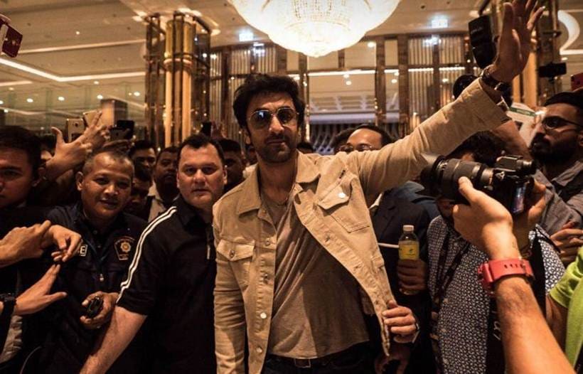 ranbir kapoor meets fans at IIFA 2018