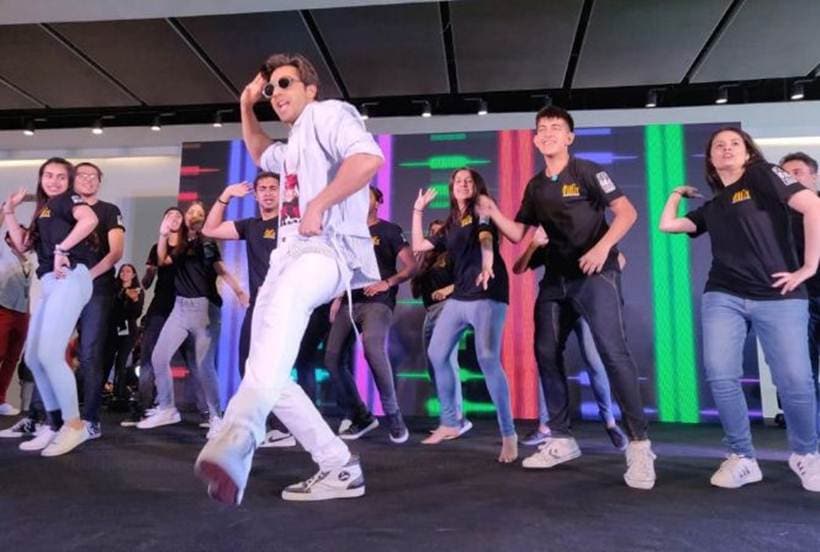 varun dhawan dance IIFA 2018