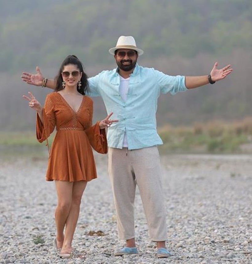 sunny leone and rannvijay singha having fun on sSplitsvilla Season 11