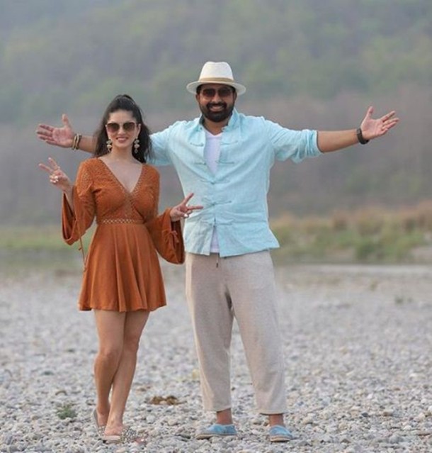sunny leone and rannvijay singha having fun on sSplitsvilla Season 11