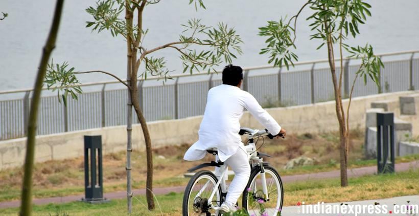 Akhilesh Yadav cycling, plays cricket