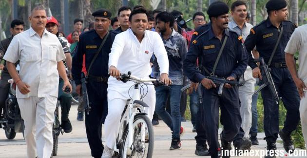Akhilesh Yadav cycling, plays cricket