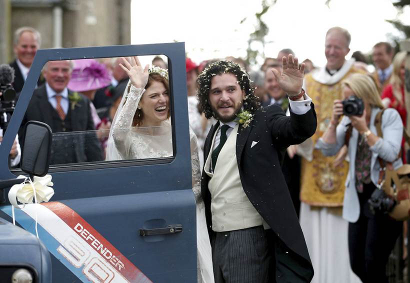 Inside GoT actors Kit Harington-Rose Leslie wave at their fans