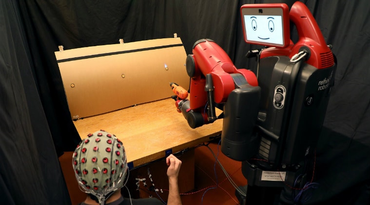 Daniela Rus, Joseph DelPreto, CSAIL, MIT, Robotics, human-computer interaction, Robot mistakes, Brainwaves, brain waves, MIT artificial intelligence, Computer Science and Artificial Intelligence Laboratory, Baxter, brain signals, hand gestures, gesture recognition, ai