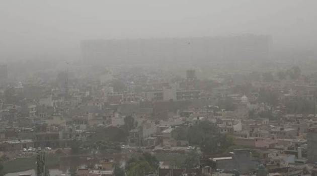 Dust storms in western India have brought down the air quality in New Delhi. For the third straight day on Thursday, the capital city is witnessing ‘severe’ levels of pollution. (Express photo/Jasbir Malhi)