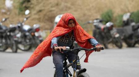 Delhi wakes up to a cloudy morning, pollution remains 'severe'