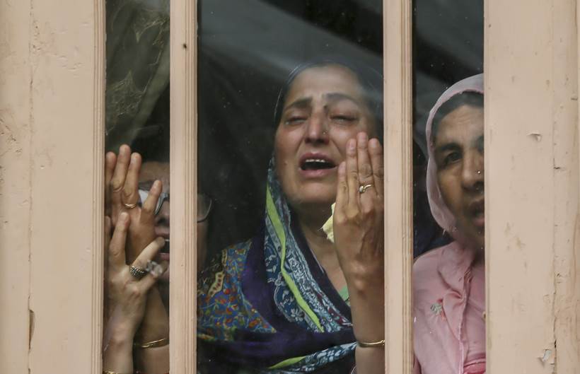 Thousands attend funeral as journalist Shujaat Bukhari laid to rest