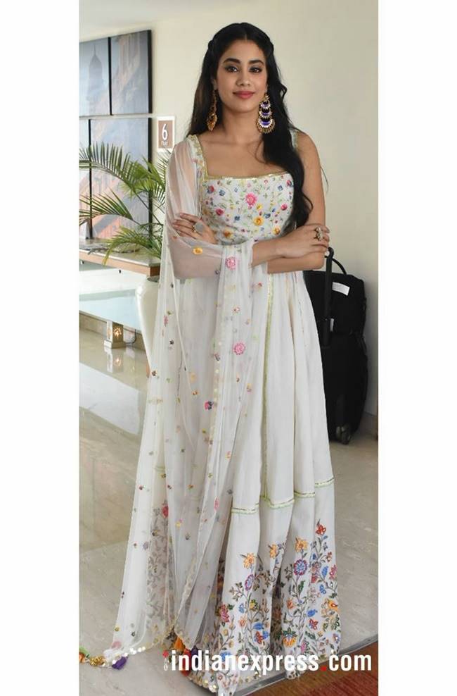 Fashion hits and misses of the week, Janhvi Kapoor, Priyanka Chopra, Mansuhi Chhillar, Kareena Kapoor Khan, Malaika Arora,Mira Rajput, Sophie Choudry, celeb fashion, bollywood fashion, indian express, indian express news